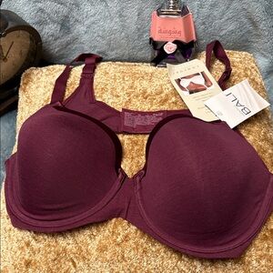 BALI NWT Smooth T-Shirt Bra - Deep Berry Comforting materials for everyday 38D